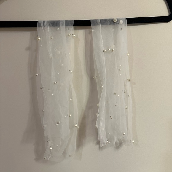 FLORA bridal Valentina Gloves - Picture 8 of 10